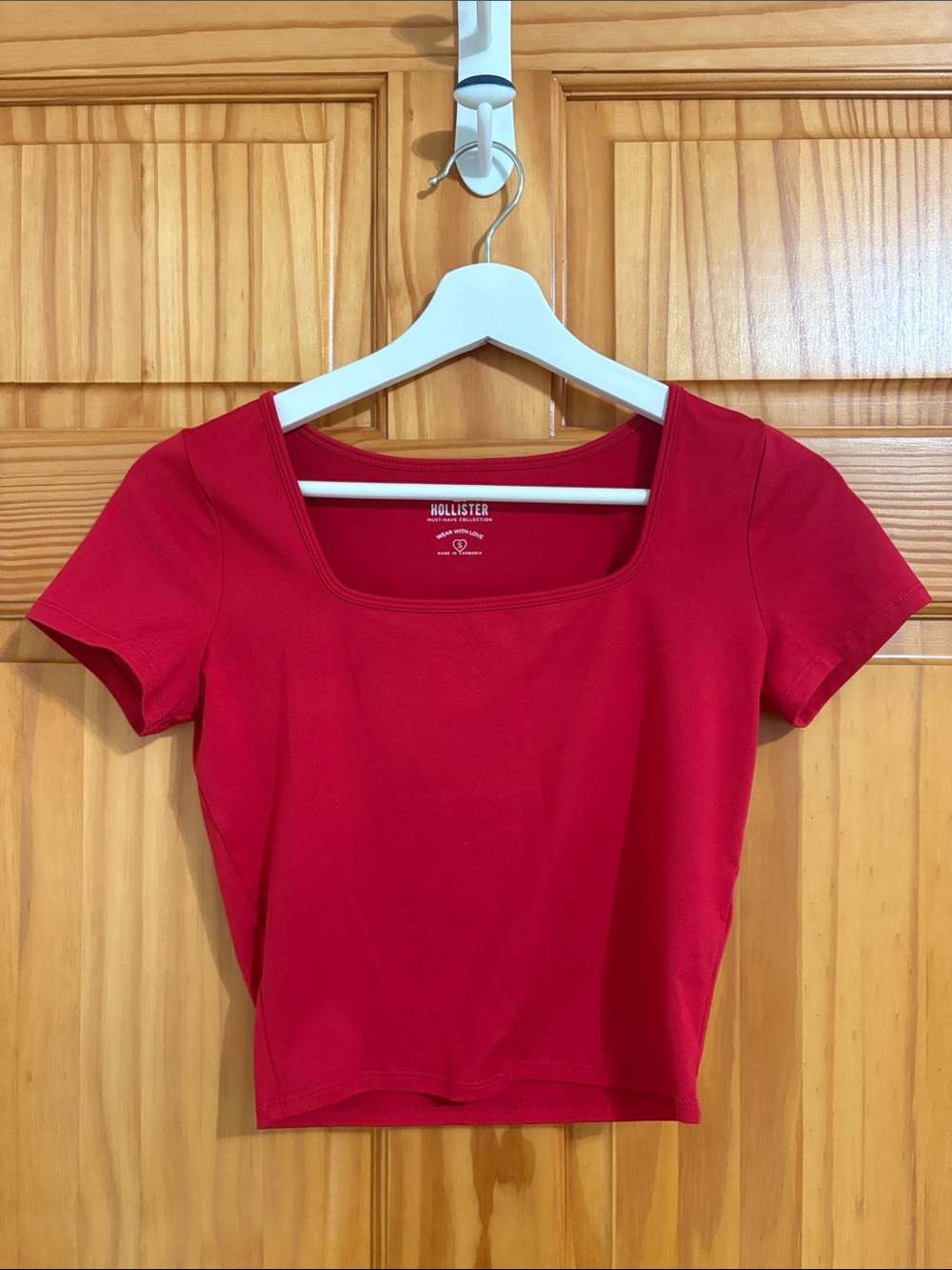 Hollister Size Small Red T-Shirt Blouse